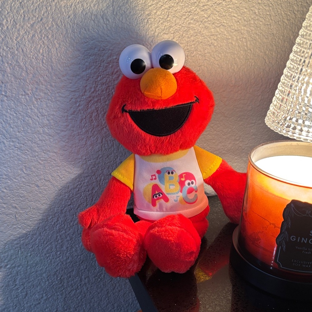 Red Elmo Plush Toy - Picture 2 of 3